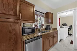 1099 NE Leeway, Orlando, FL 32810 - Photo 10