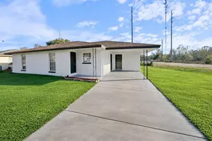 37502 Oakview Cir, Dade City, FL 33523 - Photo 1