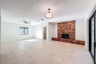 915 Woodleaf Way, Tampa, FL 33613 - Photo 18