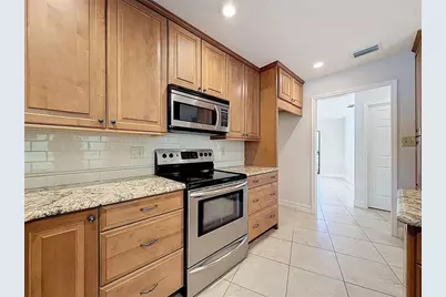 915 Woodleaf Way, Tampa, FL 33613 - Photo 14