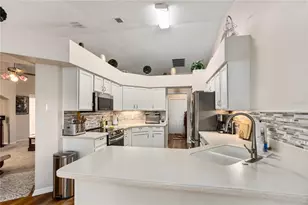 25233 Lost Oak Cir, Leesburg, FL 34748 - Photo 6