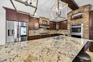 452 SE Paradise Point Rd, Crystal River, FL 34429 - Photo 52