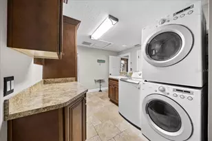 452 SE Paradise Point Rd, Crystal River, FL 34429 - Photo 38