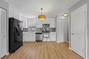 317 E Amelia St, Orlando, FL 32801 - Photo 2