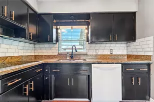 1900 40th St N, Saint Petersburg, FL 33713 - Photo 4