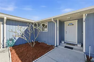 533 Edgewater Dr, Polk City, FL 33868 - Photo 2