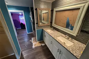 10559 Bay Hills Cir, Thonotosassa, FL 33592 - Photo 6