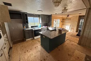10559 Bay Hills Cir, Thonotosassa, FL 33592 - Photo 2