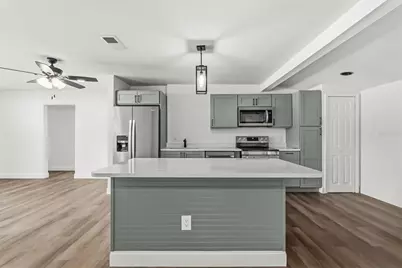 10395 San Martin Boulevard NE, Saint Petersburg, FL 33702 - Photo 10