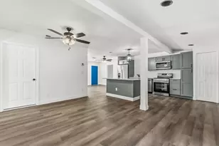 10395 San Martin Blvd NE, Saint Petersburg, FL 33702 - Photo 8