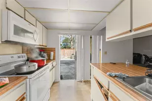 5327 Bamboo Ct, Orlando, FL 32811 - Photo 12