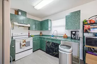 2904 E 5th Ave, Palmetto, FL 34221 - Photo 8