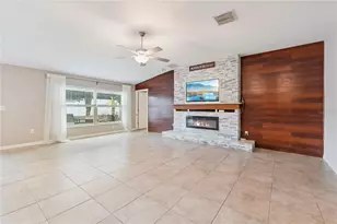 7419 Pearly Everlasting Ave, Tampa, FL 33619 - Photo 2