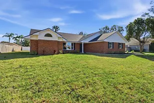 33608 Overton Dr, Leesburg, FL 34788 - Photo 4