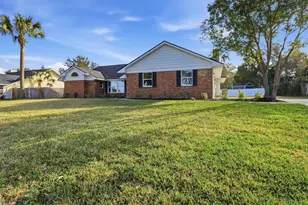 33608 Overton Dr, Leesburg, FL 34788 - Photo 4