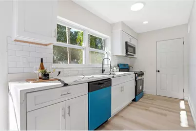 214 45th Avenue NE, Saint Petersburg, FL 33703 - Photo 8