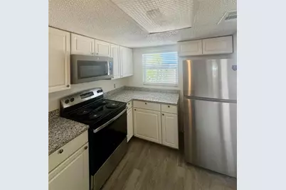 5266 Tennis Court Circle, Tampa, FL 33617 - Photo 10