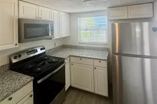 5266 Tennis Ct Cir, Tampa, FL 33617 - Photo 10