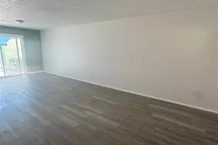 5266 Tennis Ct Cir, Tampa, FL 33617 - Photo 12