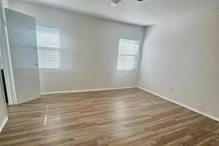 5266 Tennis Ct Cir, Tampa, FL 33617 - Photo 8