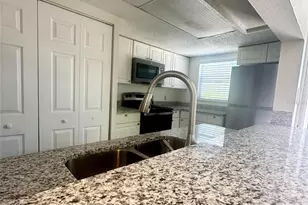 5266 Tennis Ct Cir, Tampa, FL 33617 - Photo 16