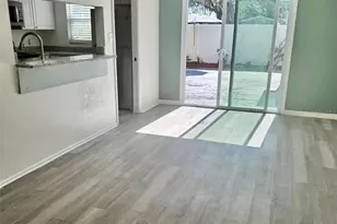 5266 Tennis Ct Cir, Tampa, FL 33617 - Photo 6