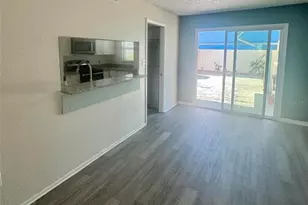 5266 Tennis Ct Cir, Tampa, FL 33617 - Photo 12