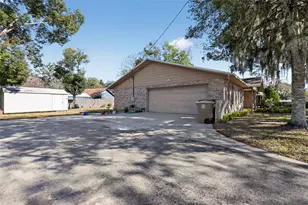2011 NE 10th St, Ocala, FL 34470 - Photo 4