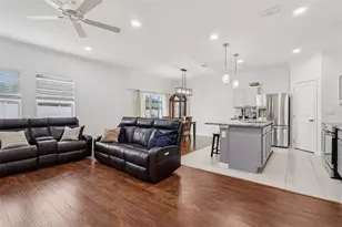 2270 Hemingway Cir, Groveland, FL 34736 - Photo 2