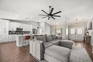 275 Walnut Ave, Orange City, FL 32763 - Photo 8