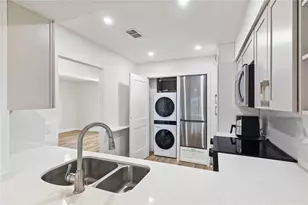 5606 Blue Shadows Ct, Orlando, FL 32811 - Photo 4