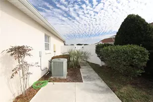 8620 SE 166th Birchbrook Loop, The Villages, FL 32162 - Photo 14