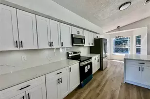 3032 Bloomsbury Dr, Kissimmee, FL 34747 - Photo 4