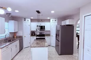 5764 Royal Hills Cir, Winter Haven, FL 33881 - Photo 8