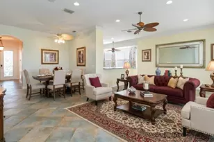 129 Crepe Myrtle Dr, Groveland, FL 34736 - Photo 4