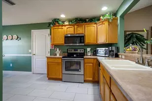 17340 SE 70th Royal Pine Ct, The Villages, FL 32162 - Photo 4