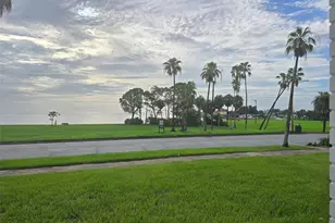 2041 Beach Dr SE, Saint Petersburg, FL 33705 - Photo 2