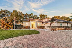 16623 Royal Palm Dr, Groveland, FL 34736 - Photo 2