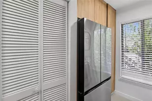 5356 Burning Tree Dr, Orlando, FL 32811 - Photo 8