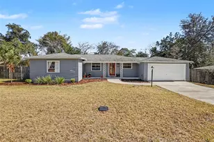 1630 Crestview Dr, Mount Dora, FL 32757 - Photo 2
