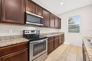 1709 Calm Waters Ct, Tavares, FL 32778 - Photo 8