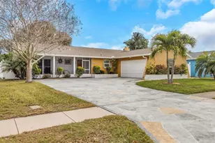 8909 118th Way, Seminole, FL 33772 - Photo 2