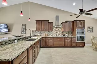 11948 W Blue Bayou Ct, Crystal River, FL 34429 - Photo 10