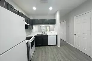2320 Lake Woodberry Cir, Brandon, FL 33510 - Photo 6