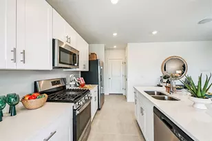 7677 Gemstone St, Groveland, FL 34736 - Photo 4