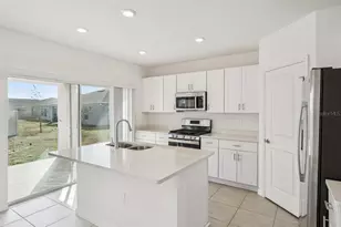33813 Sky Blossom Cir, Leesburg, FL 34788 - Photo 4
