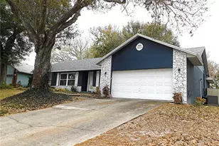 979 Red Dandy Dr, Orlando, FL 32818 - Photo 2