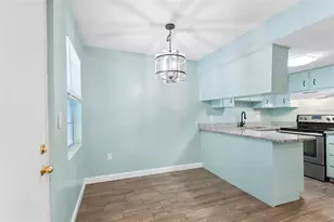 555 62nd St S, Saint Petersburg, FL 33707 - Photo 4