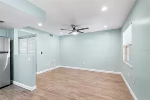 555 62nd St S, Saint Petersburg, FL 33707 - Photo 2