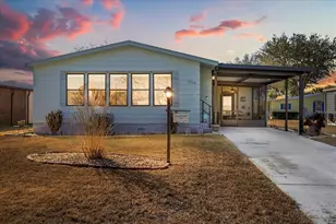 1020 Dustin Dr, Lady Lake, FL 32159 - Photo 1